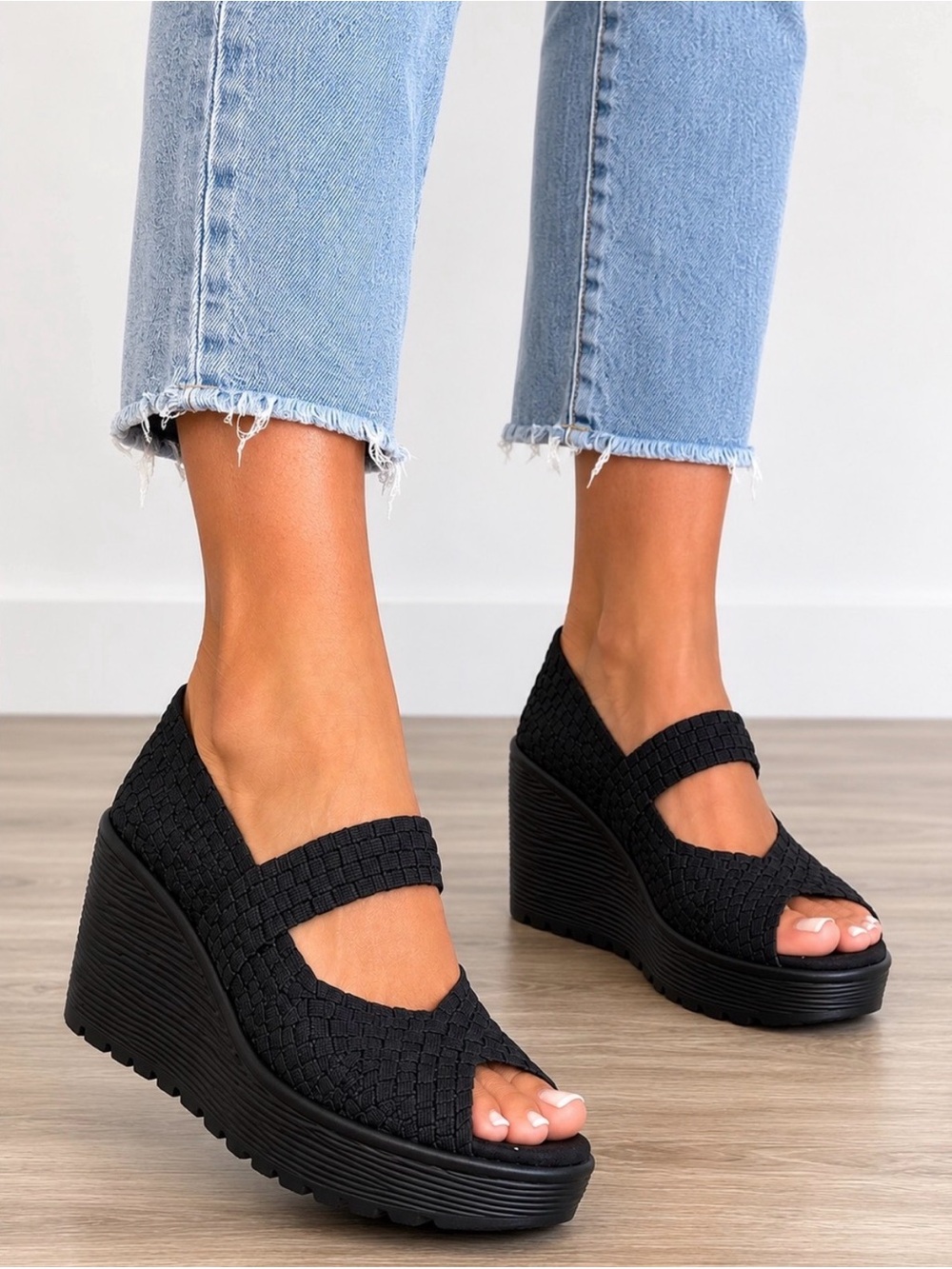 Skechers Black Woven Elastic Wedge Sandals 8.5 peep toe memory foam stretch